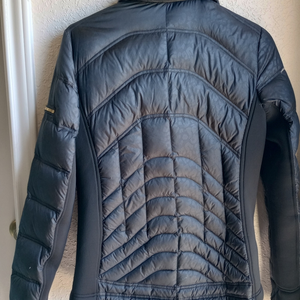 MICHEAL KORS women's black puffer jacket with gold zipper - Picture 6 of 6